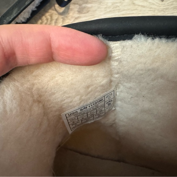 Ugg boots - Picture 3 of 4